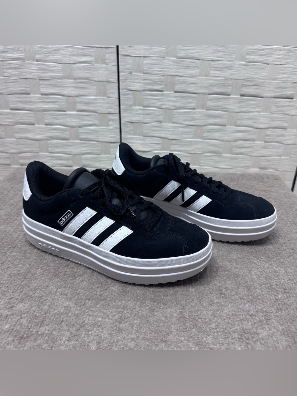 VL‎ Court Bold J Black/White Platform Sneaker Kids Size 7 / Women’s Size 8.5